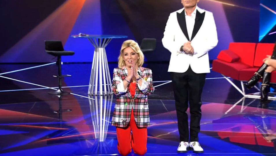 Carmen Borrego pide perdón de rodillas | Fotografía: Telecinco