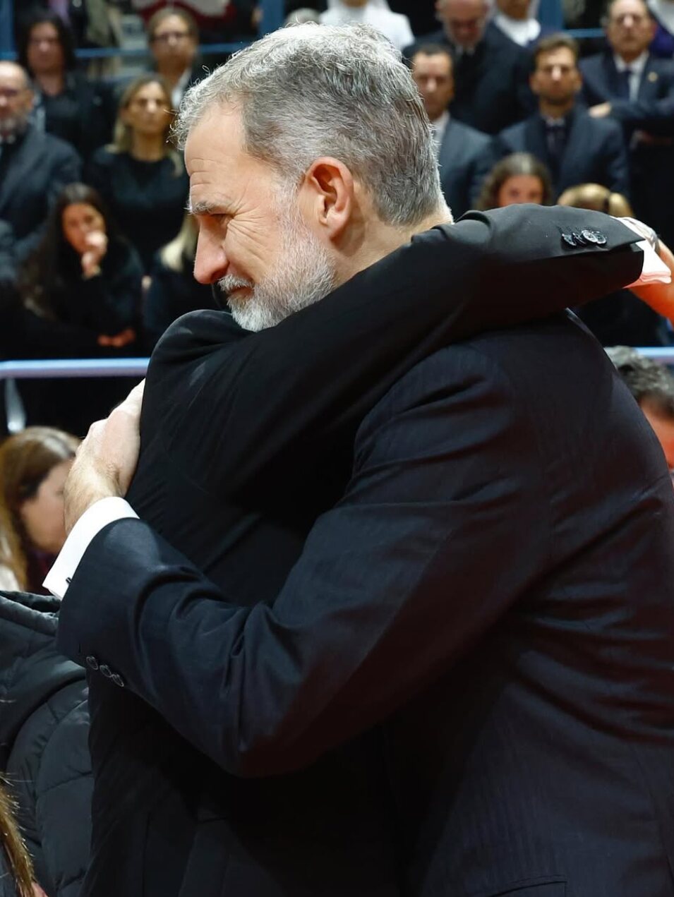 Los Reyes arropando a los familiares de las víctimas del accidente ferroviario | Foto: Instagram