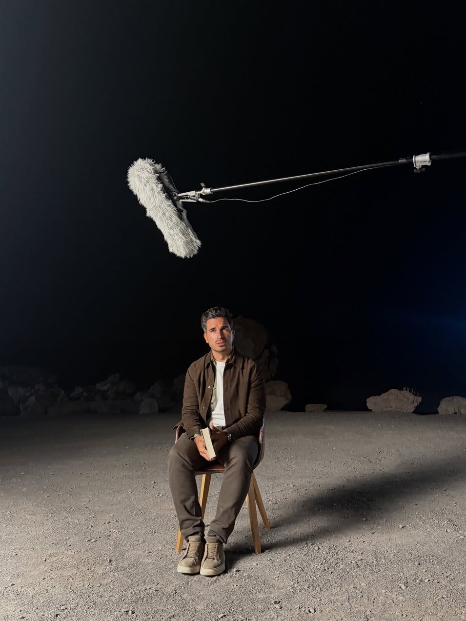 Javier Castillo en un rodaje sobre su novela | Instagram