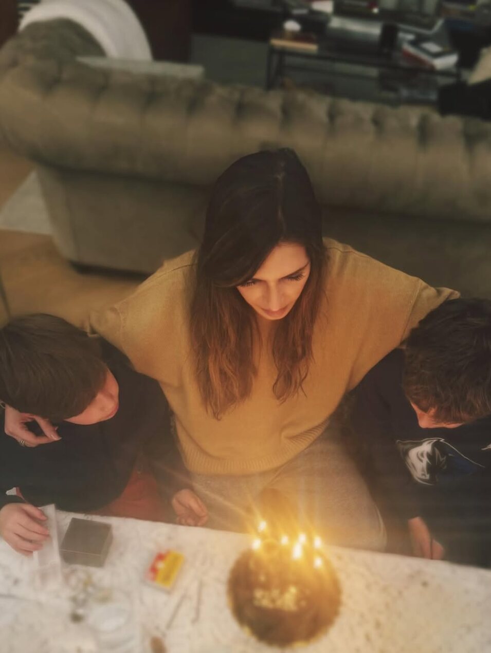 Sara Carbonero celebrando su cumpleaños con sus hijos | Foto: Instagram