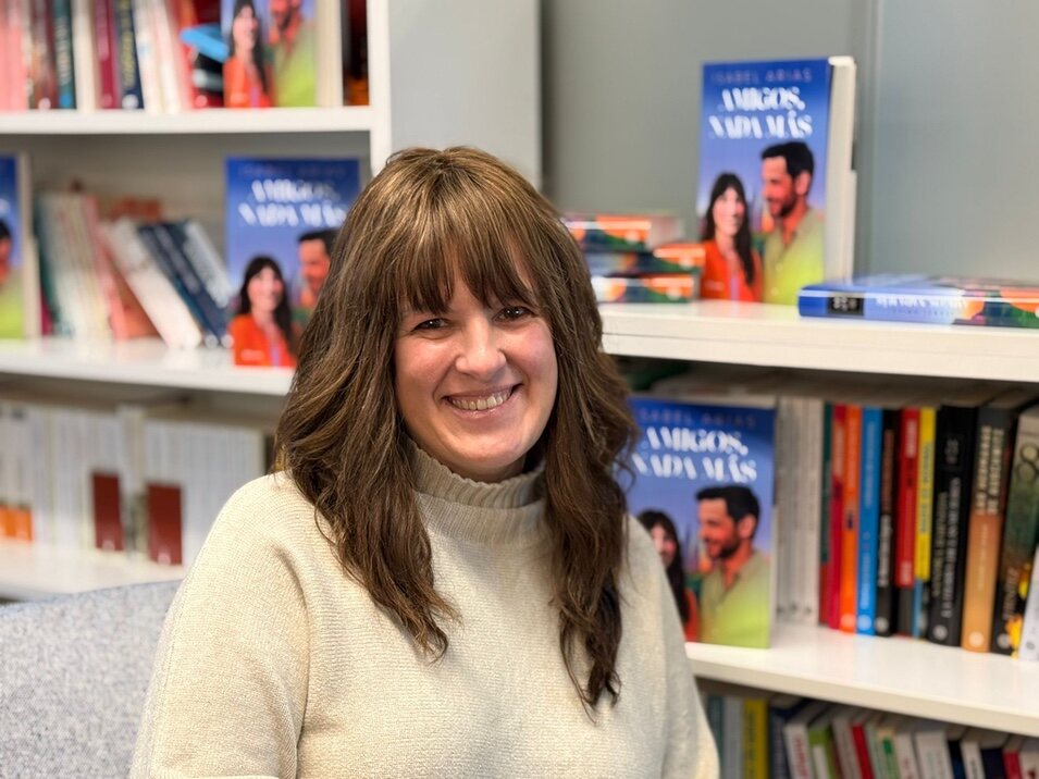 Isabel Arias presentando novela | Foto: Javier Ocaña