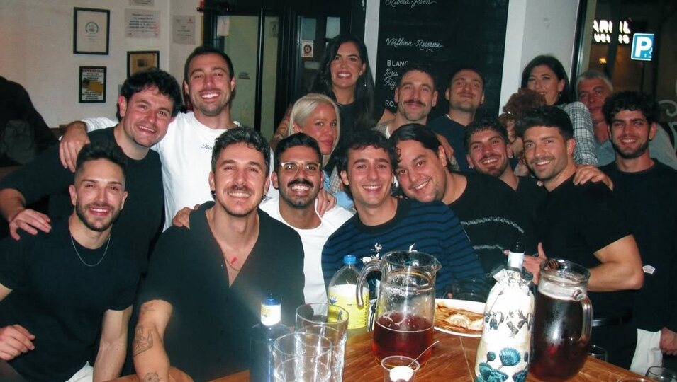 Juan Sesma junto a Pablo Alborán y todos sus amigos | Instagram