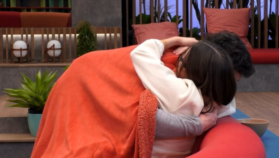 Sandra y Juanpi se hacercan en 'GH DÚO 4' | Fotografía: Telecinco