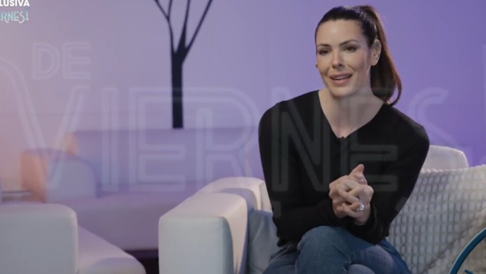 Laura Matamoros se sienta en 'De Viernes' | Foto: Telecinco.es