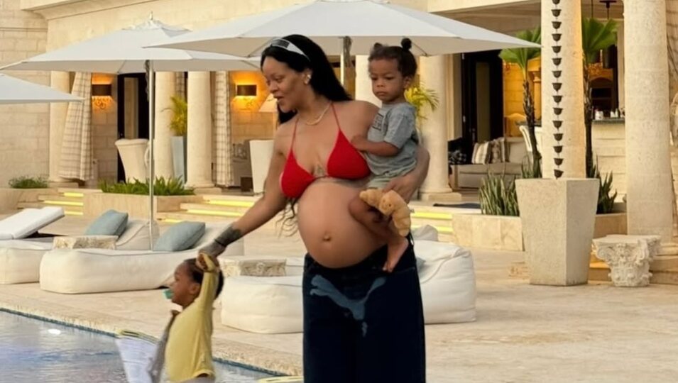 Rihanna y sus hijos en su casa | Foto: Instagram