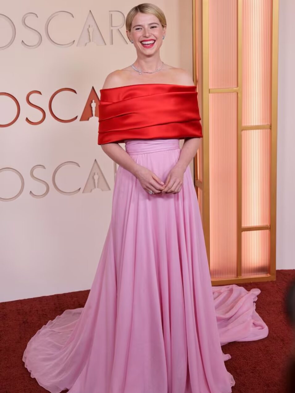 Jessie Bluckey en la alfombra roja de los Oscars | Foto: Oscars