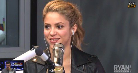 Shakira en el programa de radio de Ryan Seacrest