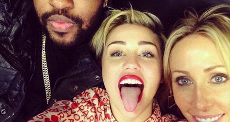 Tish Cyrus, Miley Cyrus y Mike WiLL Made It juntos en un selfie/Instagram
