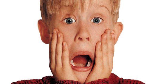 Fotograma de 'Solo en casa' (1990)