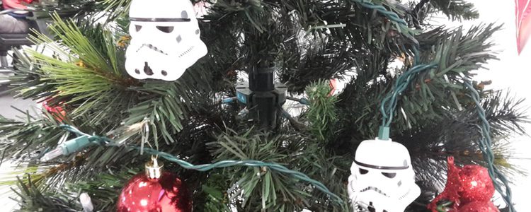 Decora tu árbol con tus personajes favoritos, si no sabes donde encontrar estas piezas, hazlas tú