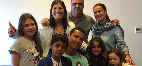 Cristiano Ronaldo con su familia el día del cumpleaños de su hijo / Instagram