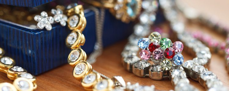 Regalar bisutería es un regalo muy personal