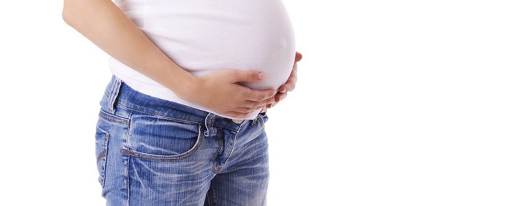 Puedes escoger unos vaqueros y una camiseta ajustada