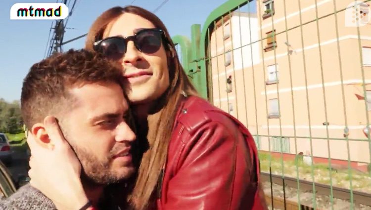 Miguel abraza a Rodrigo en 'Rodéanos'