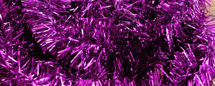 Se suele emplea para hacer de marco en espejos o armarios