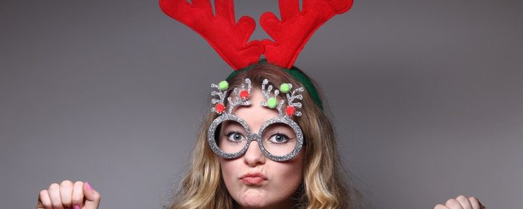 Métete en un papel navideño