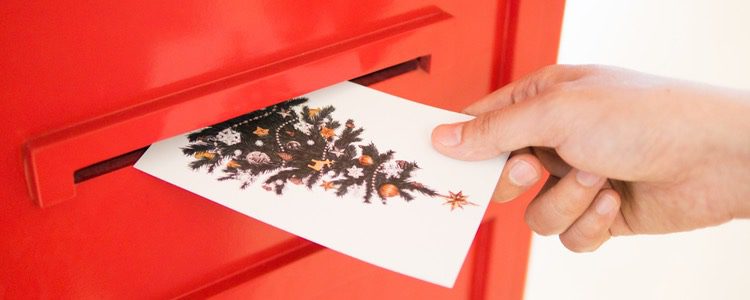 Aunque cada vez con menos frecuencia, se siguen enviando postales navideñas