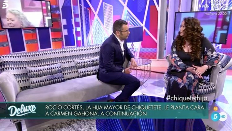 Rocío Cortés siendo entrevistada por Jorge Javier en 'Sábado Deluxe'