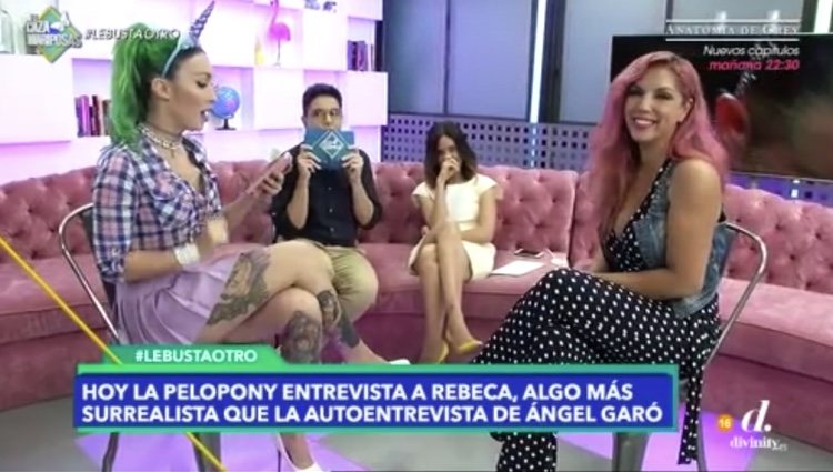 La Pelopony entrevista a Rebeca en 'Cazamariposas' | Foto: Divinity.es