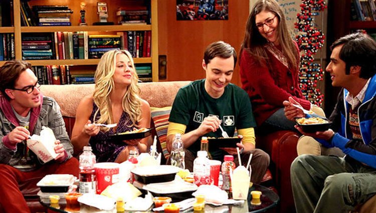 Leonard, Penny, Sheldon, Amy y Raj en 'The Big Bang Theory'