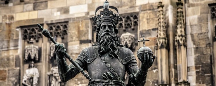 El origen de esta fiesta se remonta al pasado carolingio, cuando Cataluña Vieja dependía del obispado de Narbona, a diferencia del resto de la península