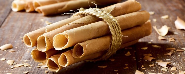 El postre típico de este día son los neules, dulce parecido a los barquillos