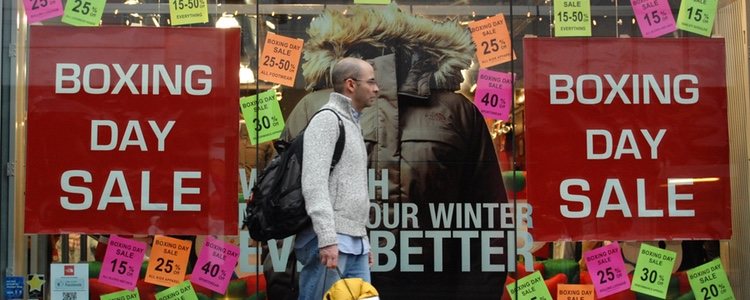 Durante este día los comercios ofrecen ofertas y se celebran eventos deportivos especiales