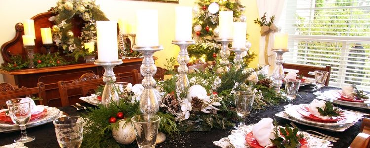 El centro de mesa también es una oportunidad para reflejar la navidad