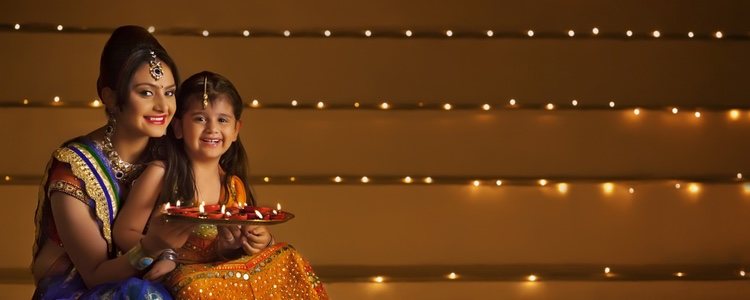 Se reúnen para comer y ver a sus familiares