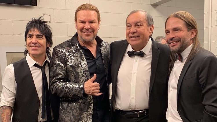 Maná junto a José Quintana en el camerino de los Grammy Latinos 2018 / Fuente: @manaoficial