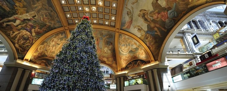 Árbol de Navidad en el centro comercial Galería Pacífico de Buenos Aire