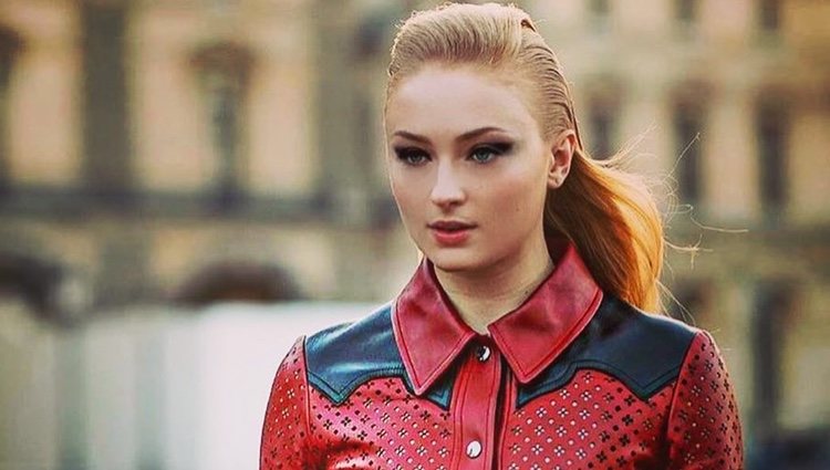 Sophie Turner en una sesión de fotos