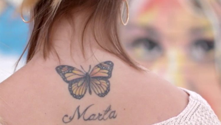 Tatuaje de Mónica del Castillo con el nombre de su hermana/Foto:Mitele