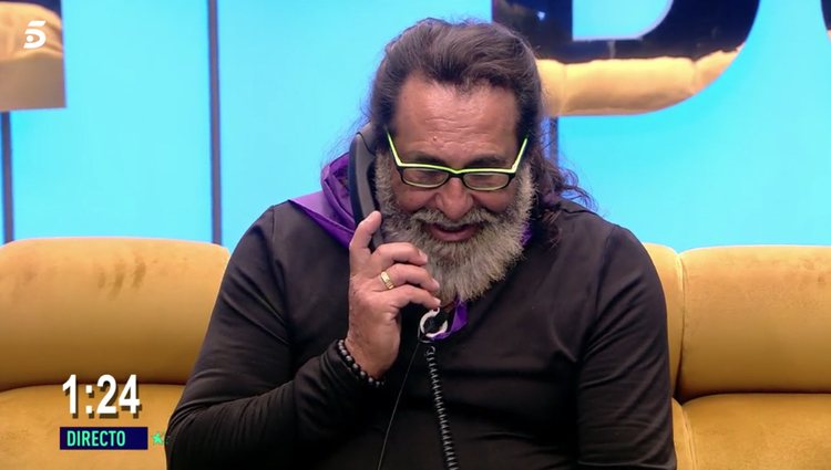 Juanmi se emociona mientras habla con su hija / foto: telecinco.es