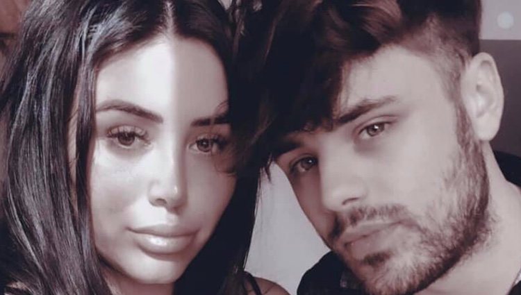 Marnie Simpson junto a su novio Casey Johnson