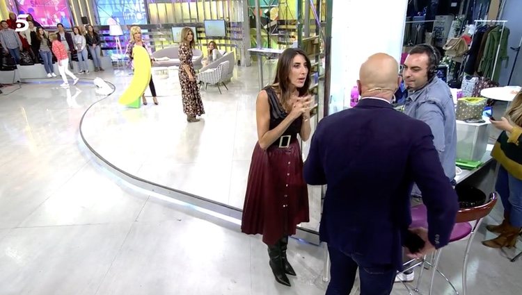 Paz Padilla pidiendo perdón a Kiko Matamoros/ Foto: telecinco.es