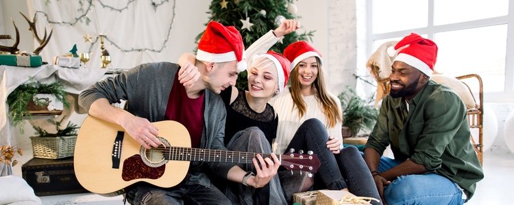 Las panderetas aportan alegría a los villancicos