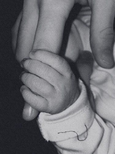 Primera foto del hijo entre Marnie Simpson y Casey Johnson / Foto: Instagram
