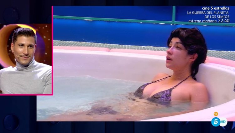 Gianmarco viendo a Adara dentro de la casa de 'GH VIP 7' | telecinco.es