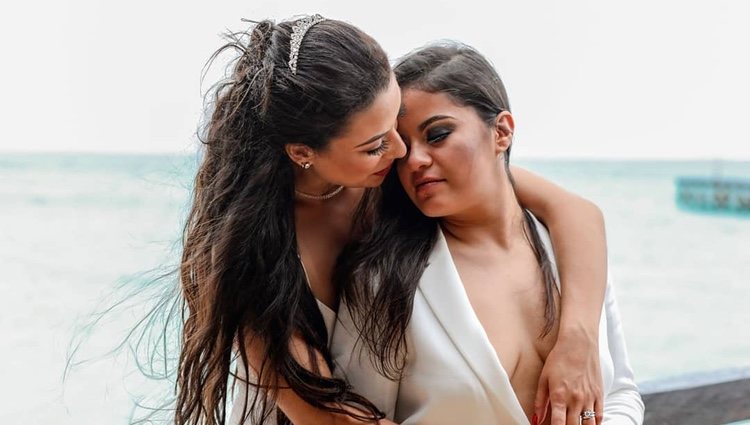 Paula Casti con su mujer Karen en Cancún