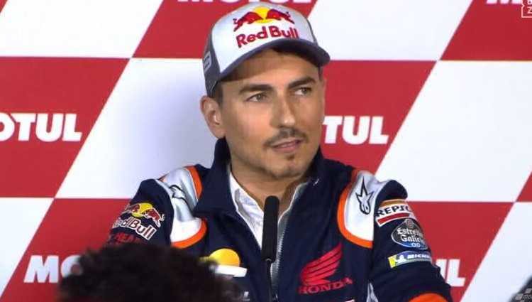 Jorge Lorenzo con la chaqueta de Honda