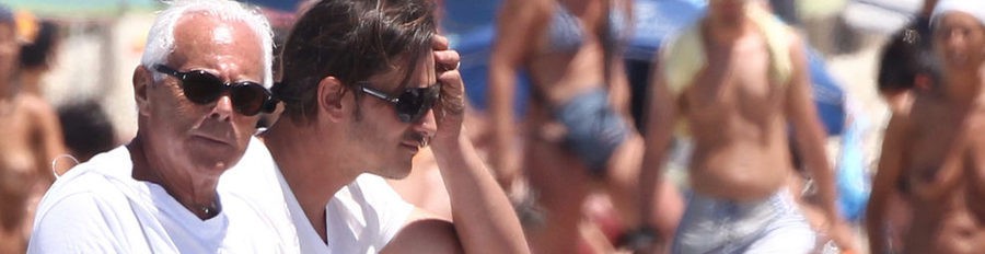 Armani disfruta de unas felices vacaciones en Formentera con un amigo