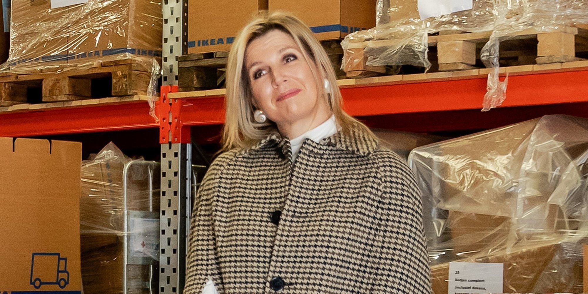 Máxima de Holanda visita un centro de la Cruz Roja para conocer su capacidad de lucha contra el coronavirus