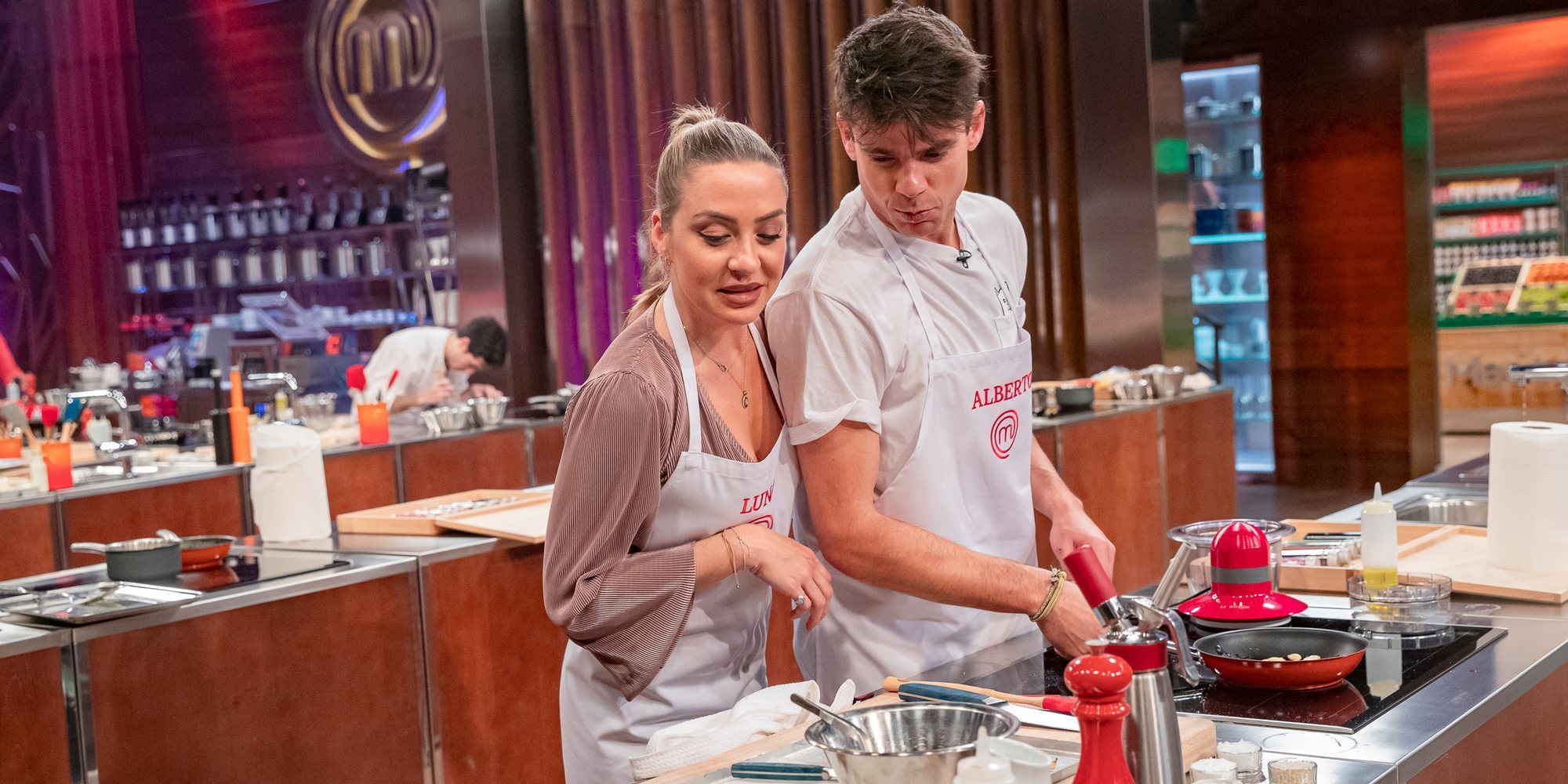 Alberto y Luna hacen oficial su relación con un beso en la gran final de 'MasterChef 8'
