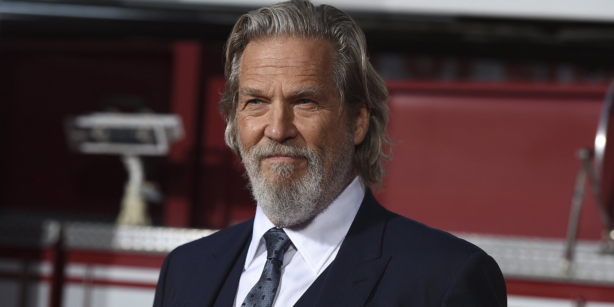 Jeff Bridges reaparece con la cabeza rapada tras anunciar que padece cáncer