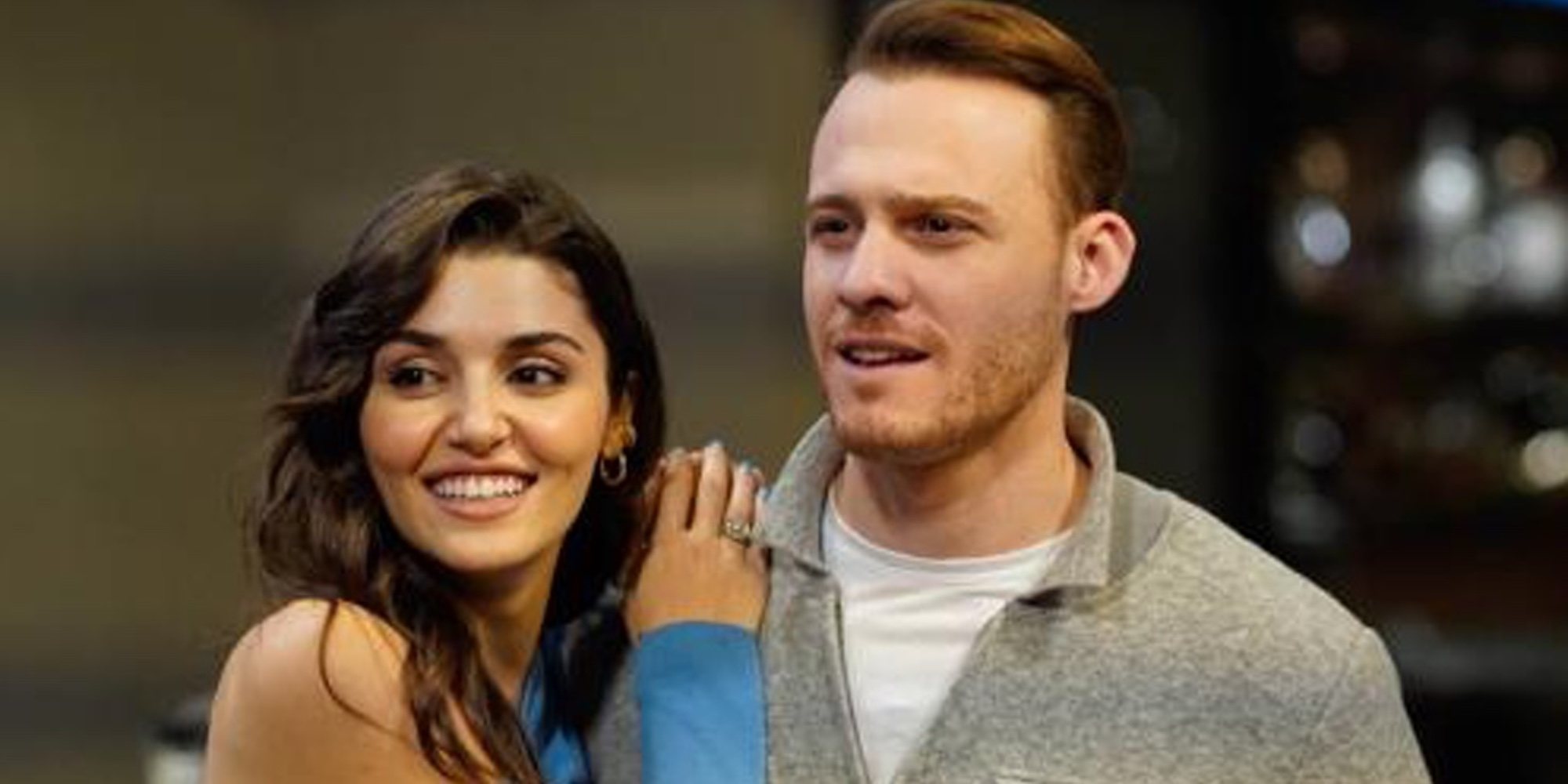 Hande Erçel y Kerem Bürsin ya conocen a sus respectivas familias políticas