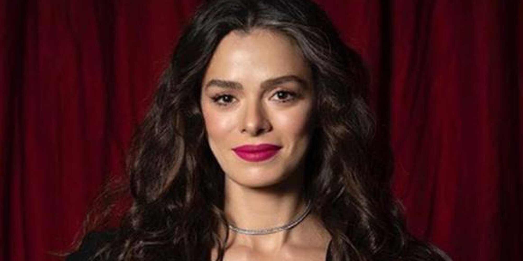 Özge Özpirinçci, protagonista de 'Mujer', anuncia que está embarazada