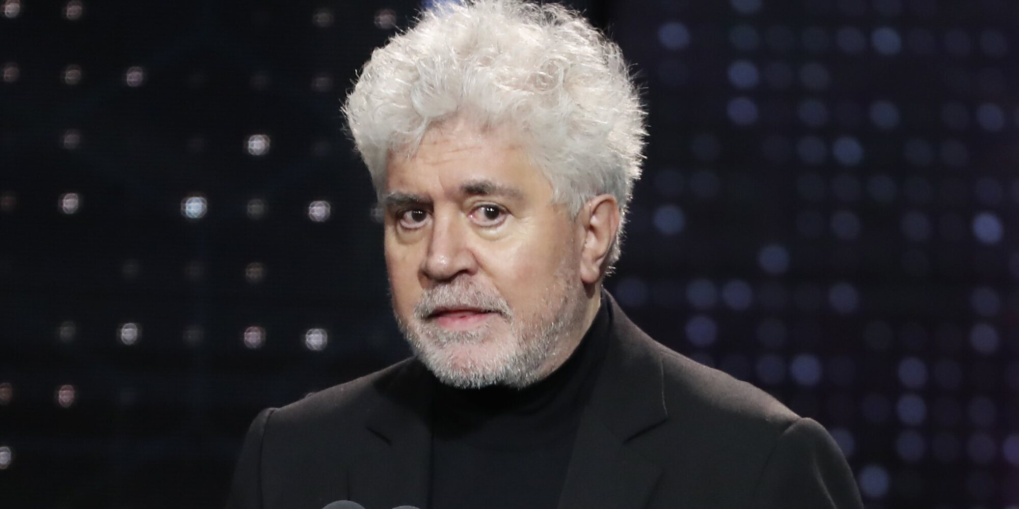 El cartel promocional de la nueva película de Pedro Almodóvar es censurado en Instagram