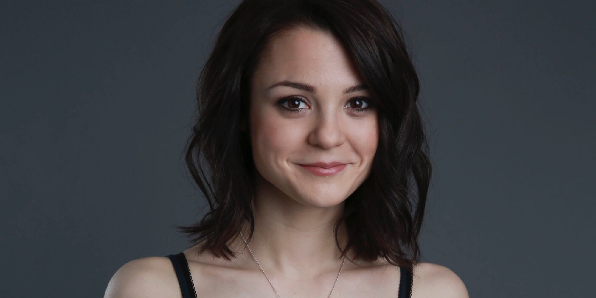 La actriz Kathryn Prescott, en la UCI tras ser atropellada por una hormigonera
