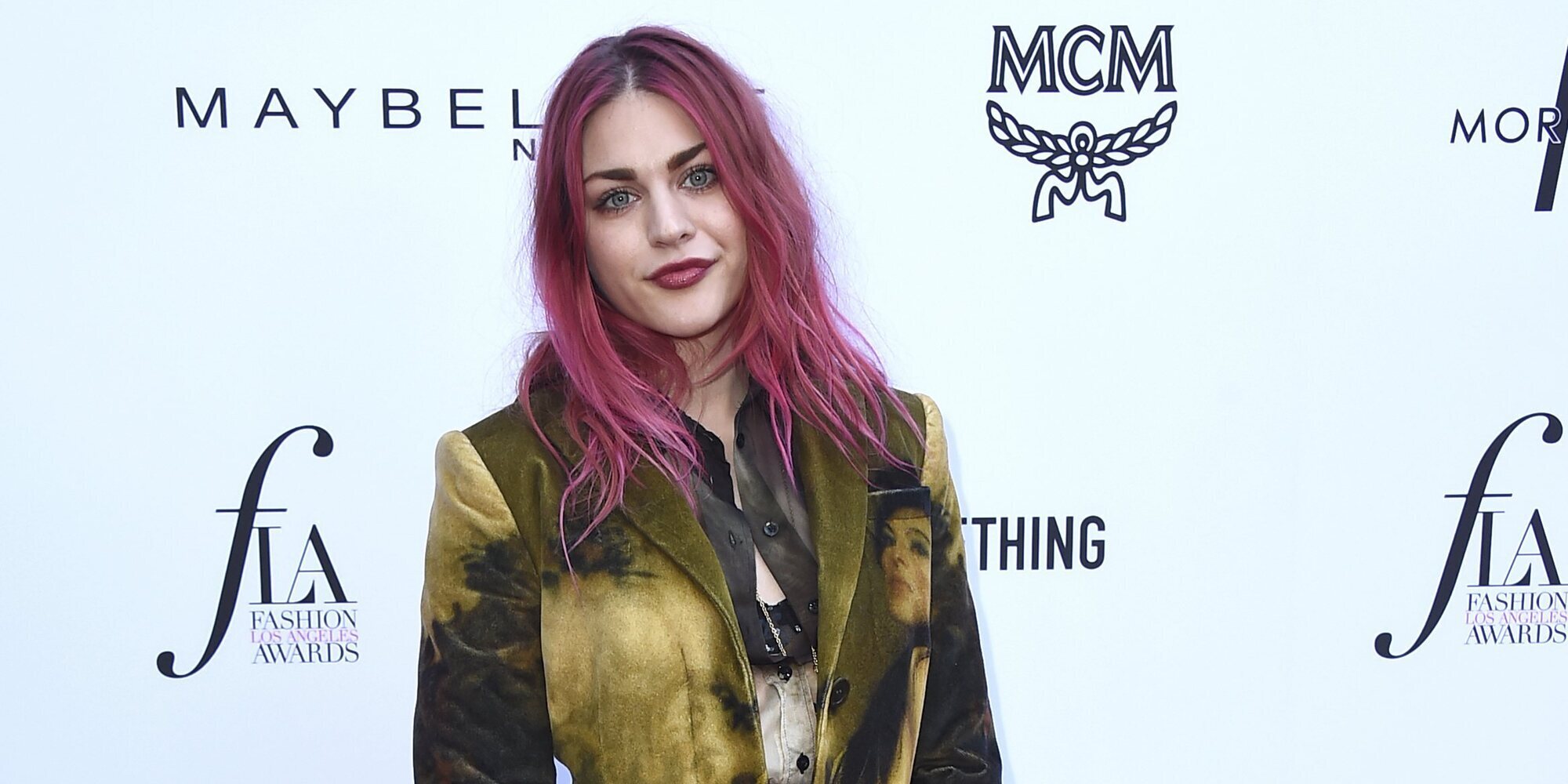 La hija de Kurt Cobain, Frances Bean Cobain, anuncia su relación con Riley Hawk